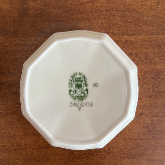 Zsilnay Hungary hand painted porcelain trinket box - Picture 5 of 5